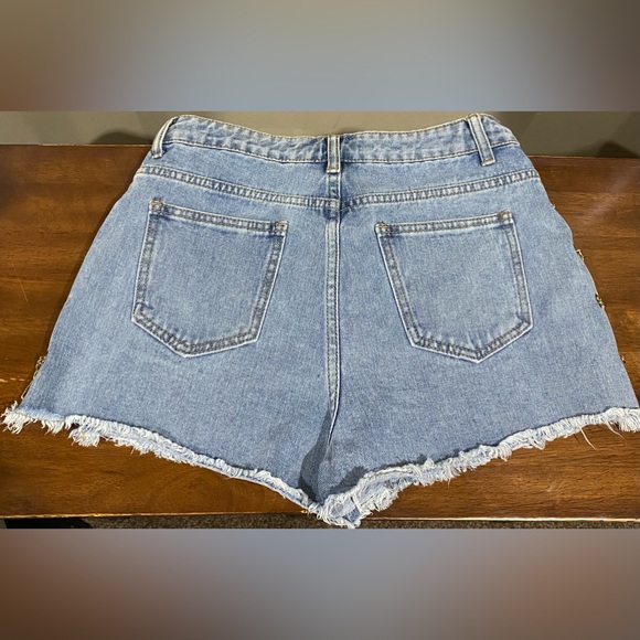 Gold chain denim shorts size Medium 100% Cotton - Picture 2 of 7